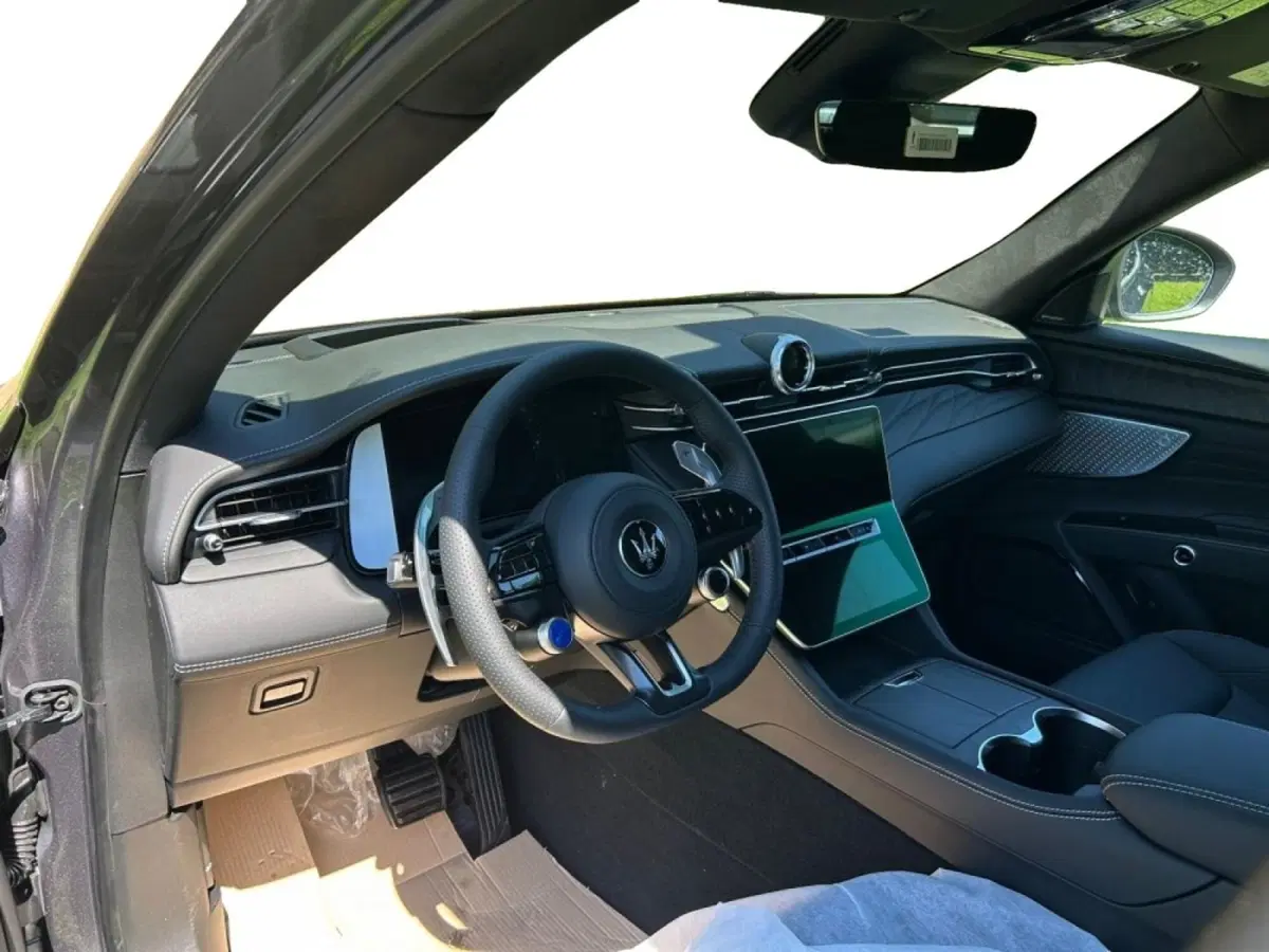 Maserati Grecale nuova a Salerno (8)