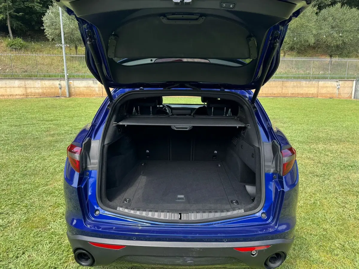 Alfa Romeo Stelvio usata a Salerno (12)