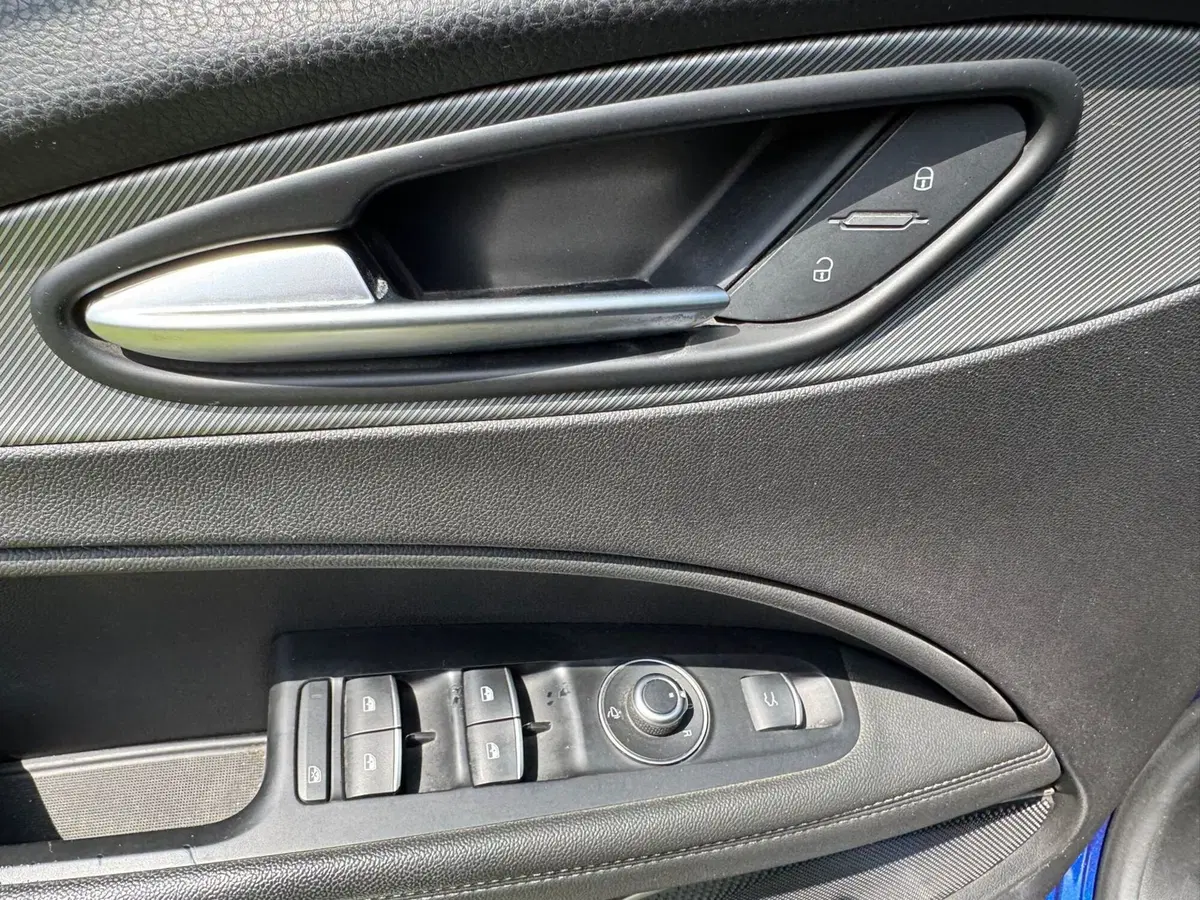 Alfa Romeo Stelvio usata a Salerno (16)