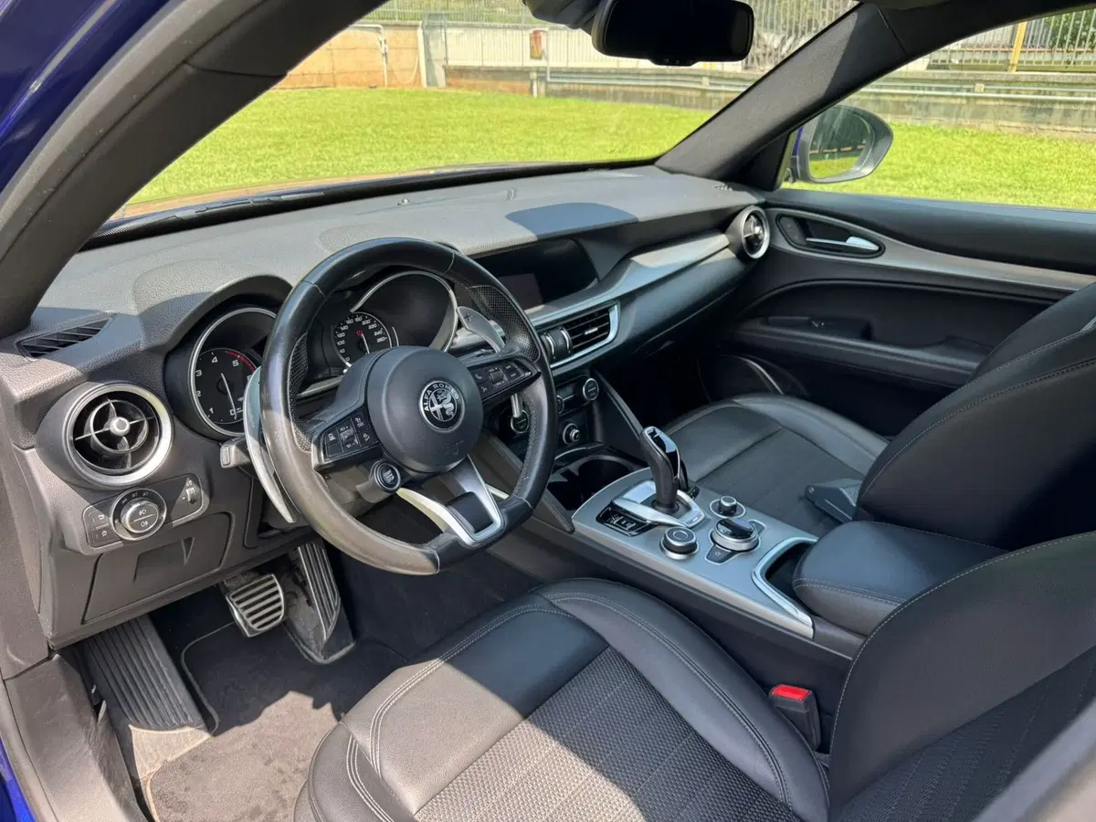 Alfa Romeo Stelvio usata a Salerno (8)