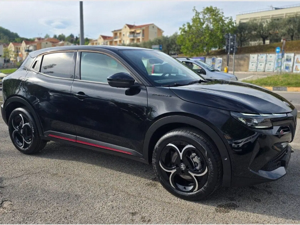 Alfa Romeo Junior nuova a Salerno (13)