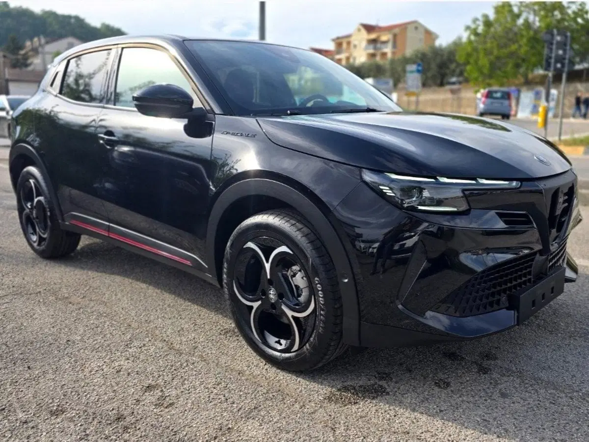 Alfa Romeo Junior nuova a Salerno (2)