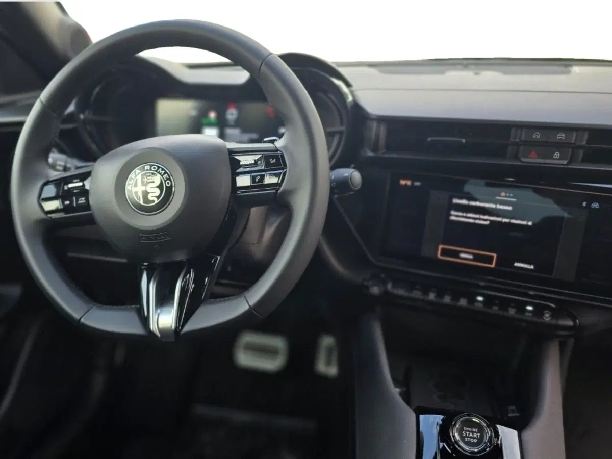 Alfa Romeo Junior nuova a Salerno (5)