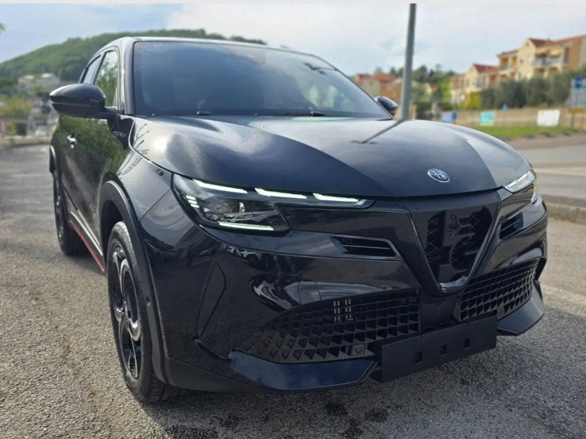 Alfa Romeo Junior nuova a Salerno (9)