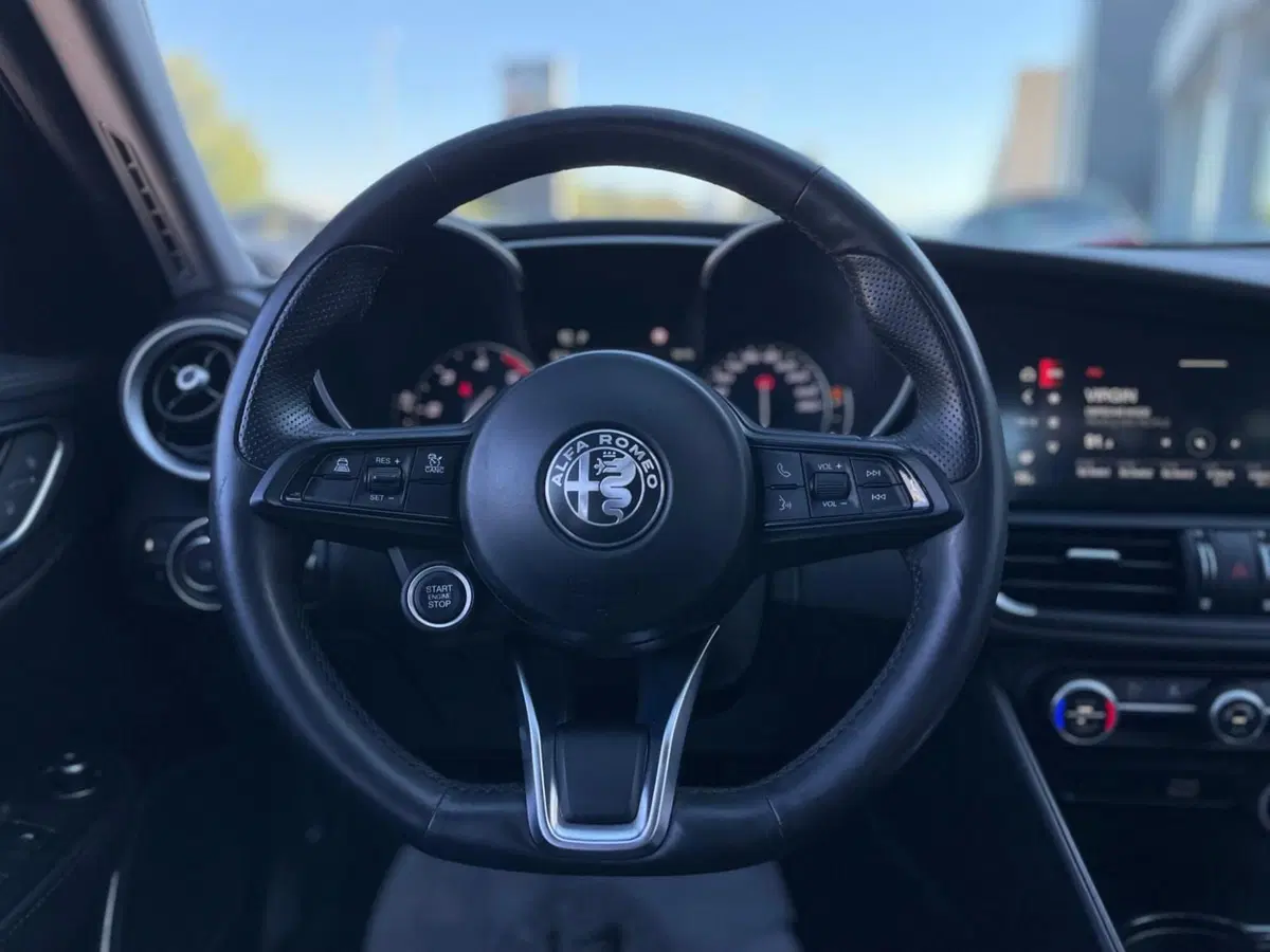 Alfa Romeo Giulia usata a Ancona (11)
