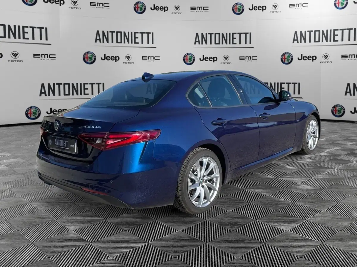 Alfa Romeo Giulia usata a Ancona (5)