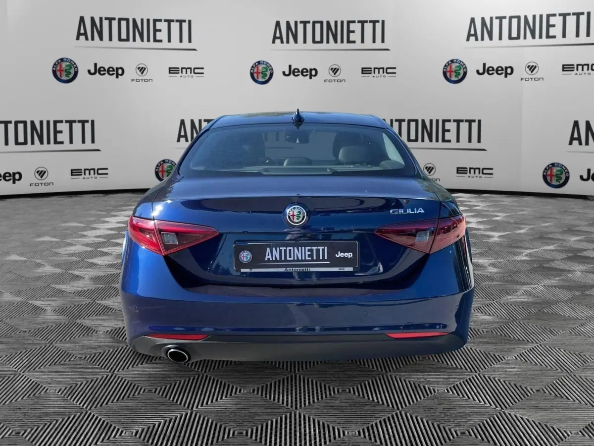 Alfa Romeo Giulia usata a Ancona (6)