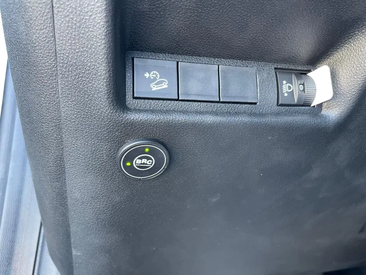 Jeep Avenger nuova a Ancona (14)