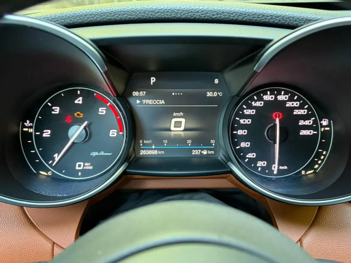 Alfa Romeo Giulia usata a Ancona (12)