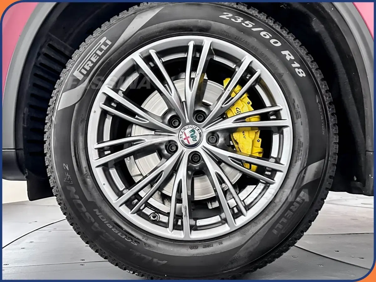 Alfa Romeo Stelvio usata a Milano (7)