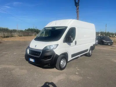 Peugeot Boxer Furgone 335 2.2 BlueHDi 140 S&amp;S PM-TM Furgone Premium del 2021 usata a Foggia