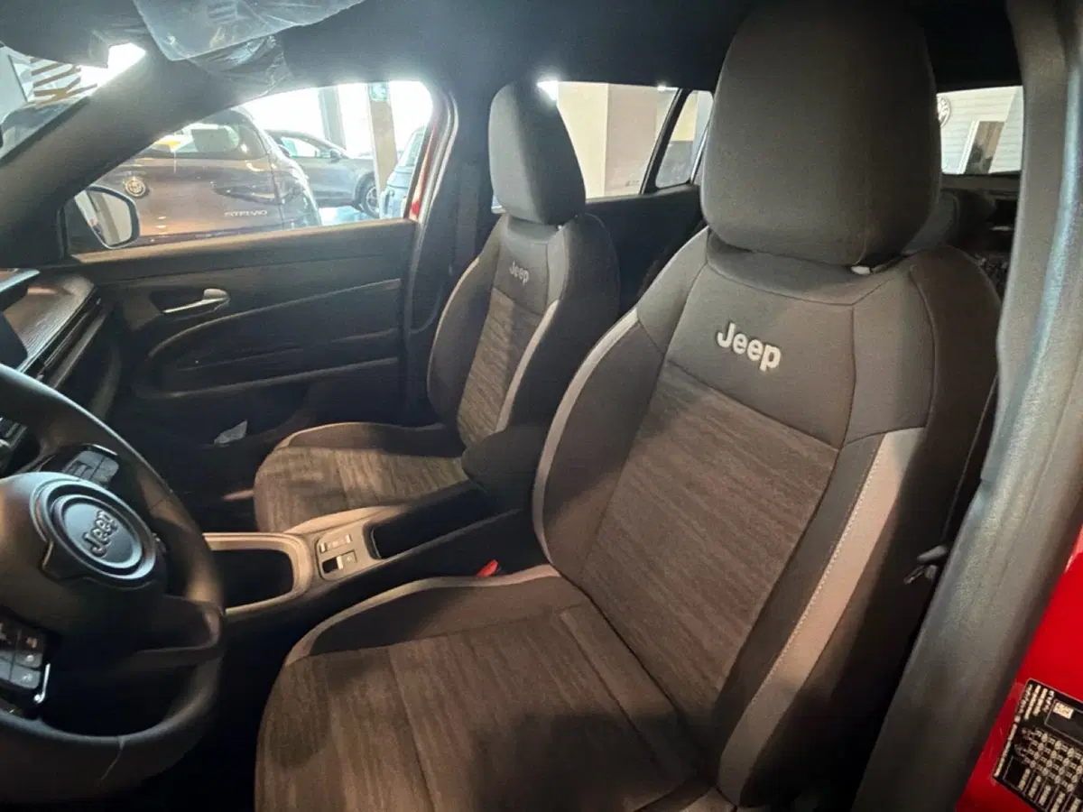 Jeep Avenger nuova a Palermo (10)