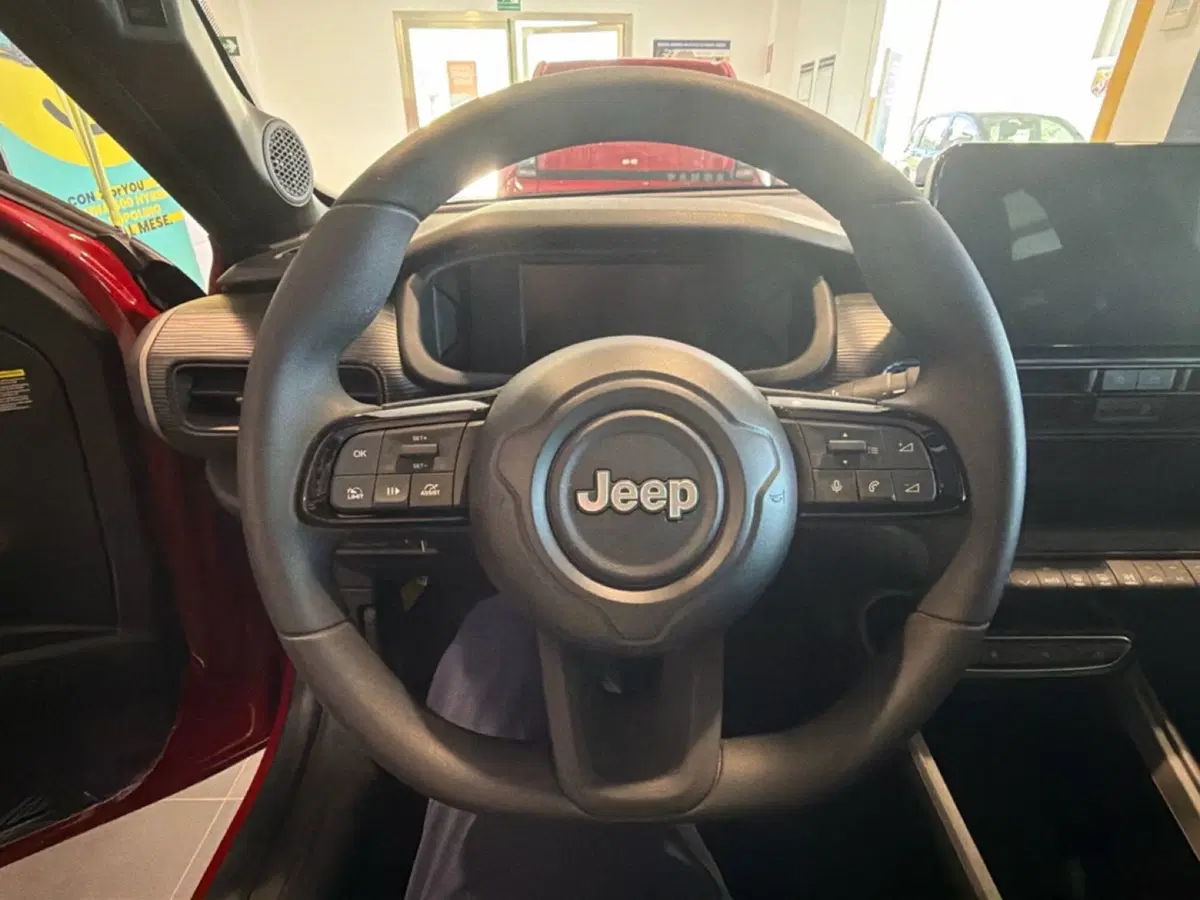 Jeep Avenger nuova a Palermo (14)