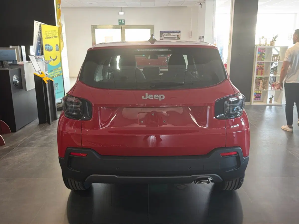 Jeep Avenger nuova a Palermo (7)