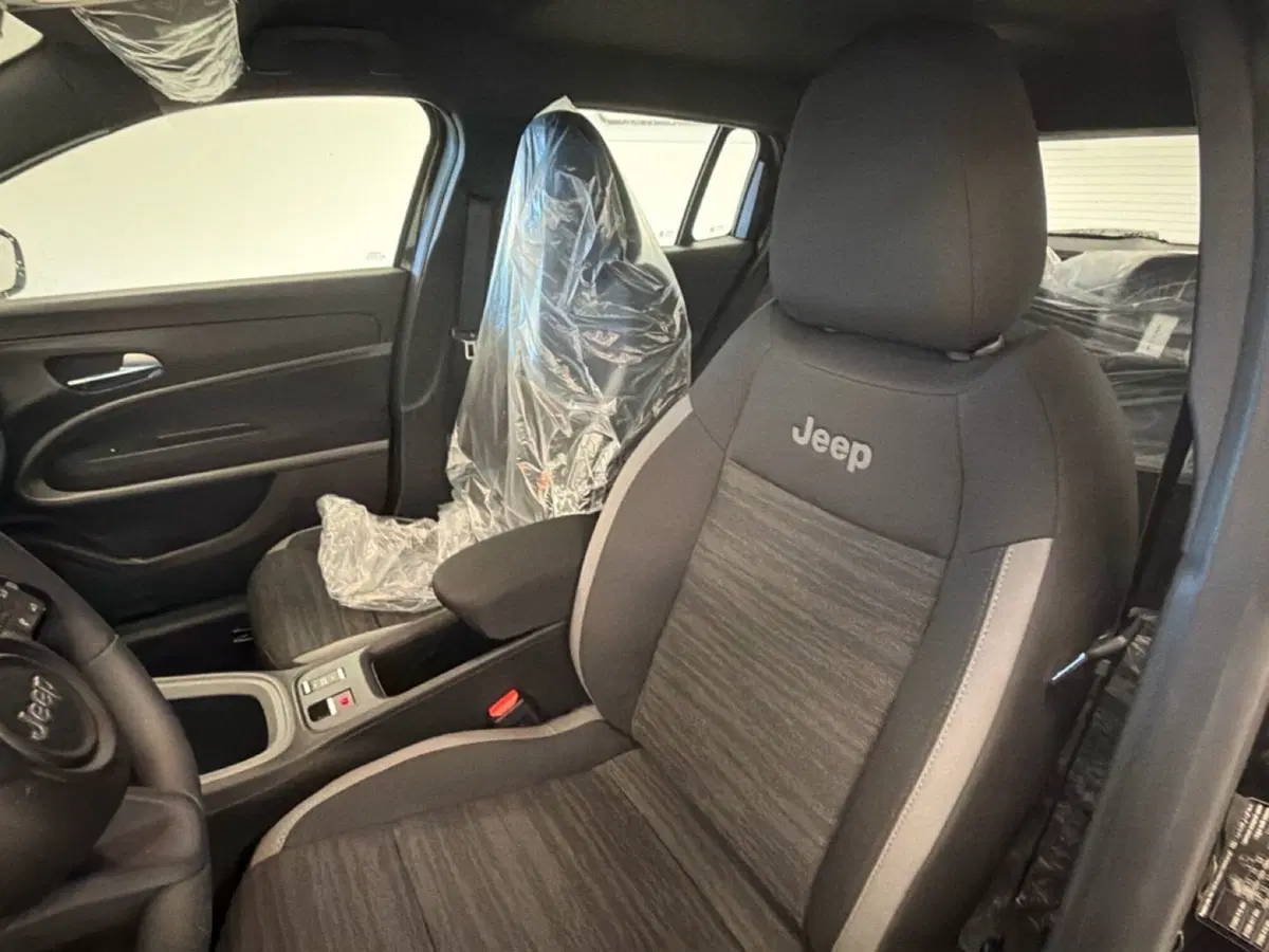 Jeep Avenger nuova a Palermo (5)