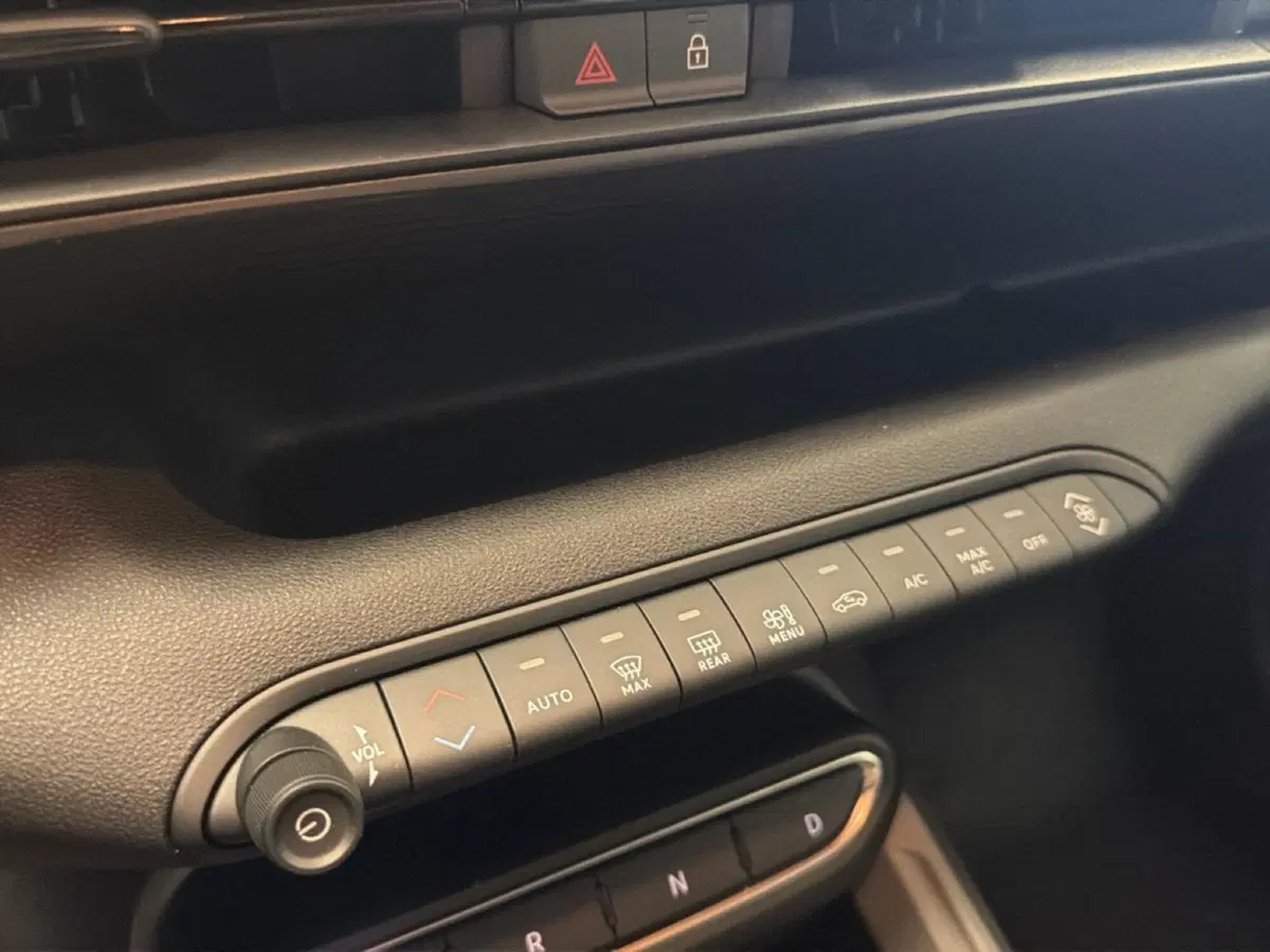 Jeep Avenger nuova a Palermo (8)