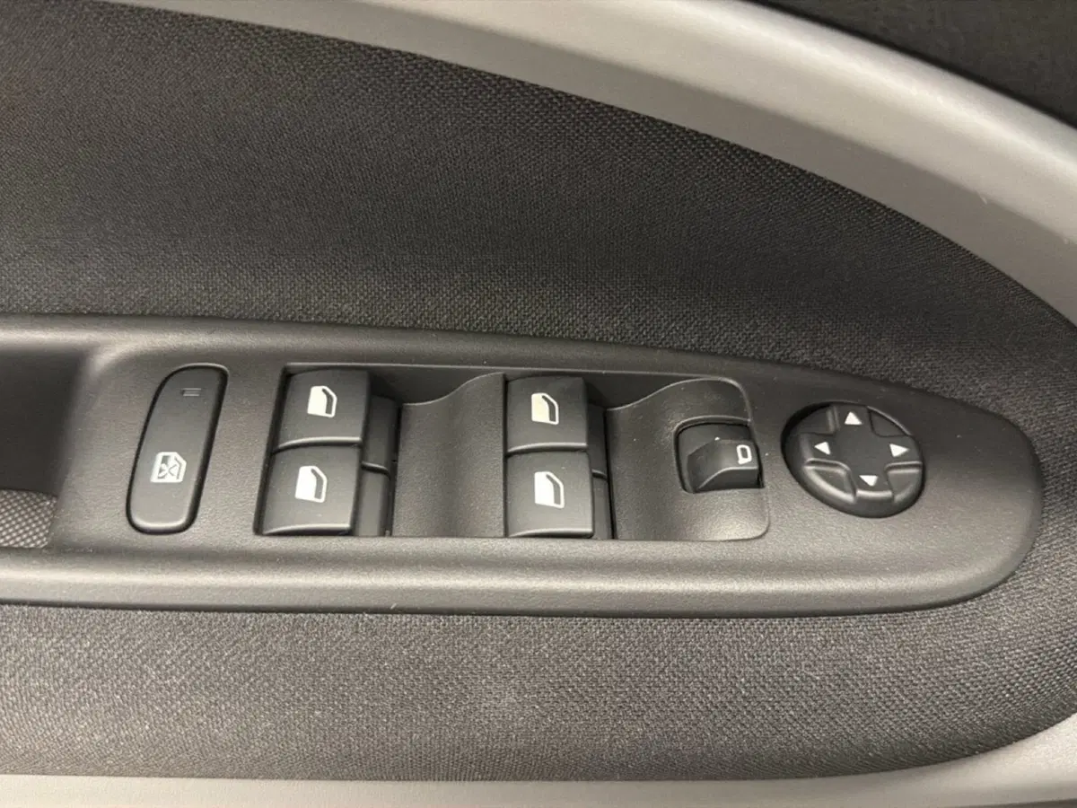 Jeep Avenger nuova a Palermo (6)