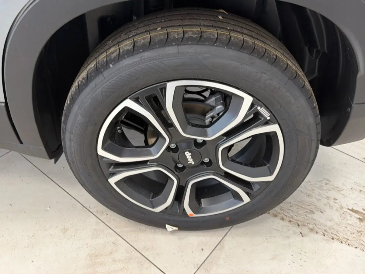 Jeep Avenger nuova a Palermo (5)