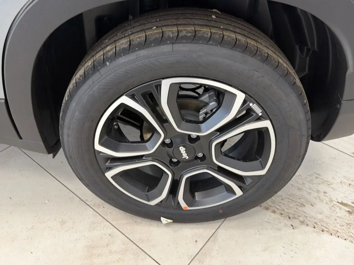 Jeep Avenger nuova a Palermo (4)