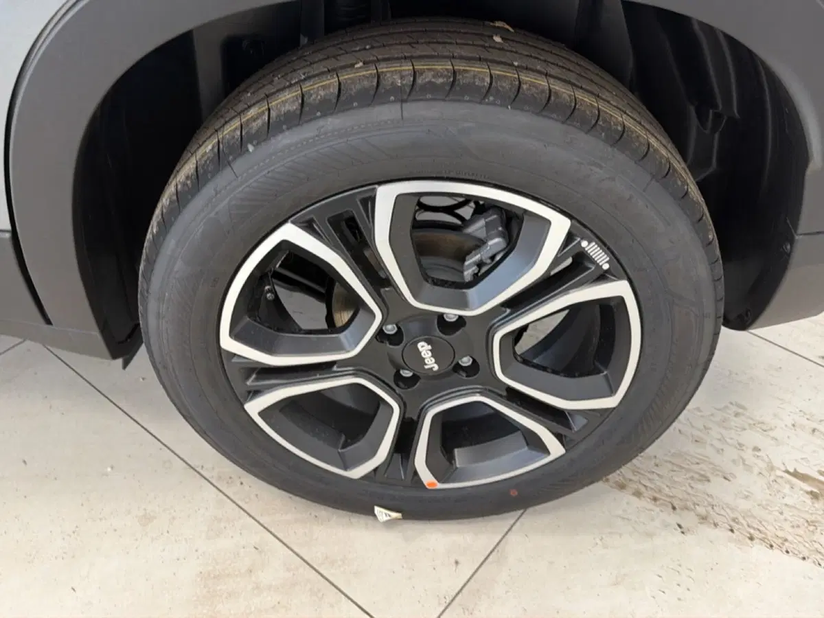 Jeep Avenger nuova a Palermo (5)