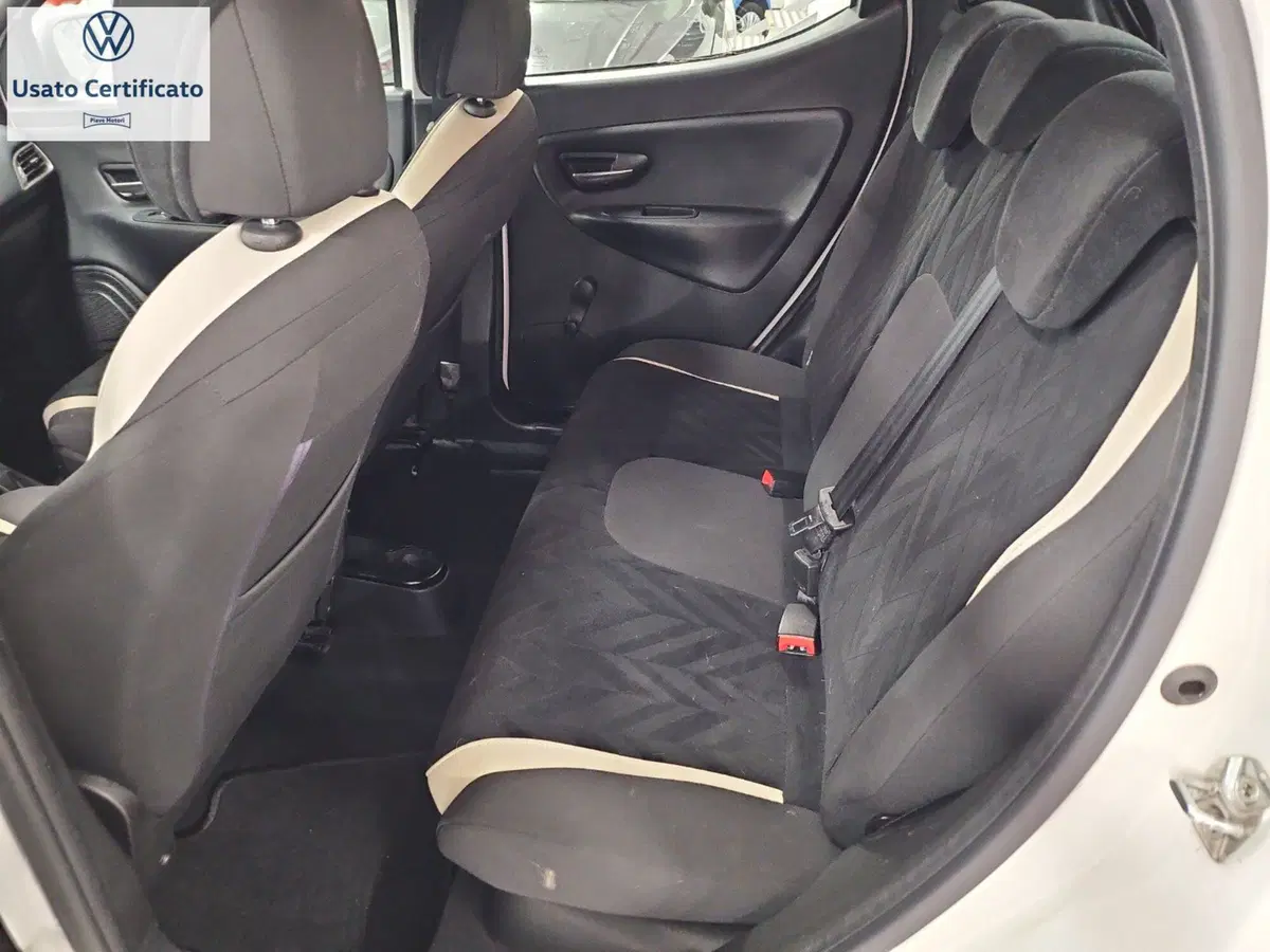 Lancia Ypsilon usata a Genova (10)