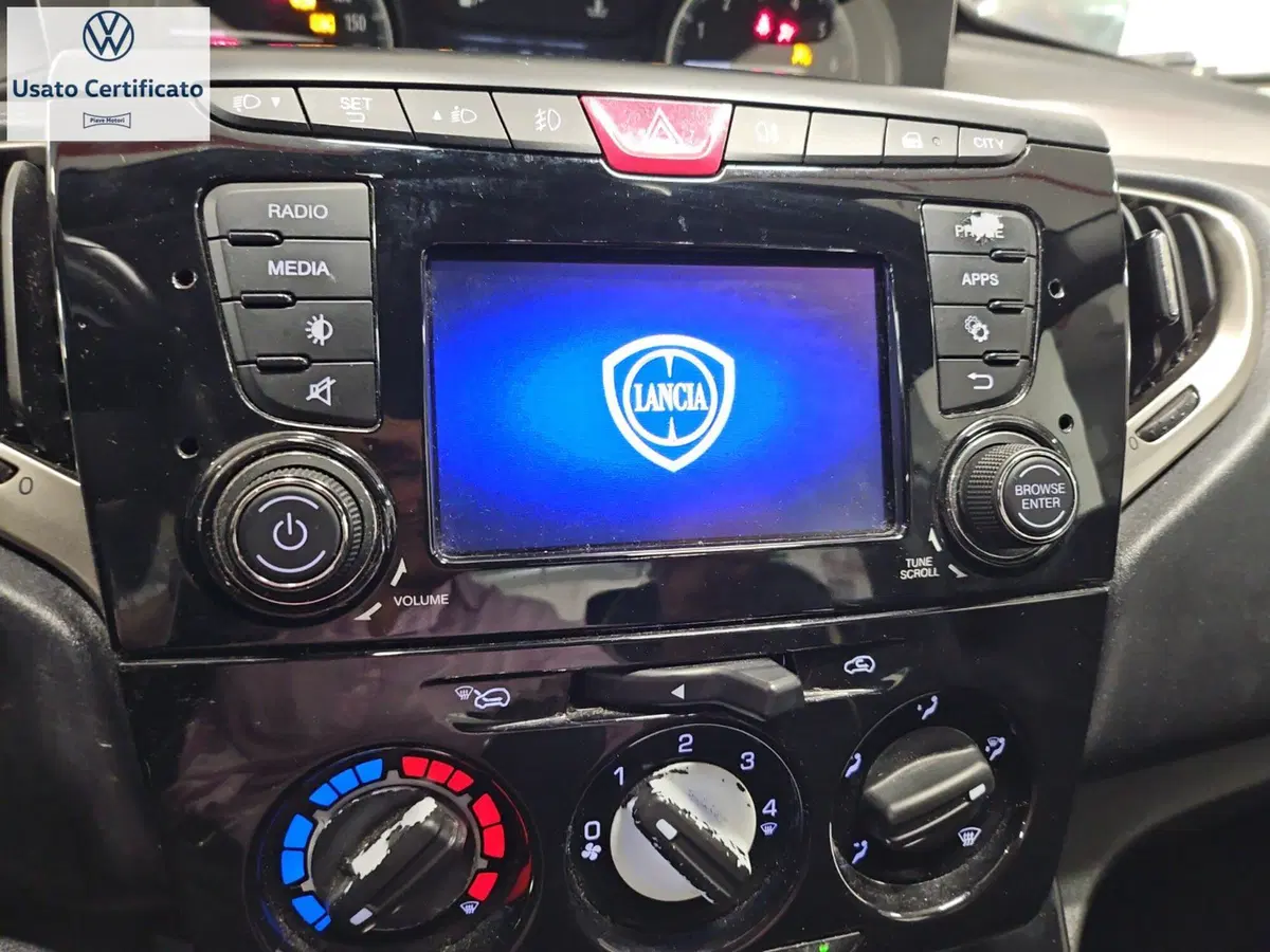 Lancia Ypsilon usata a Genova (14)