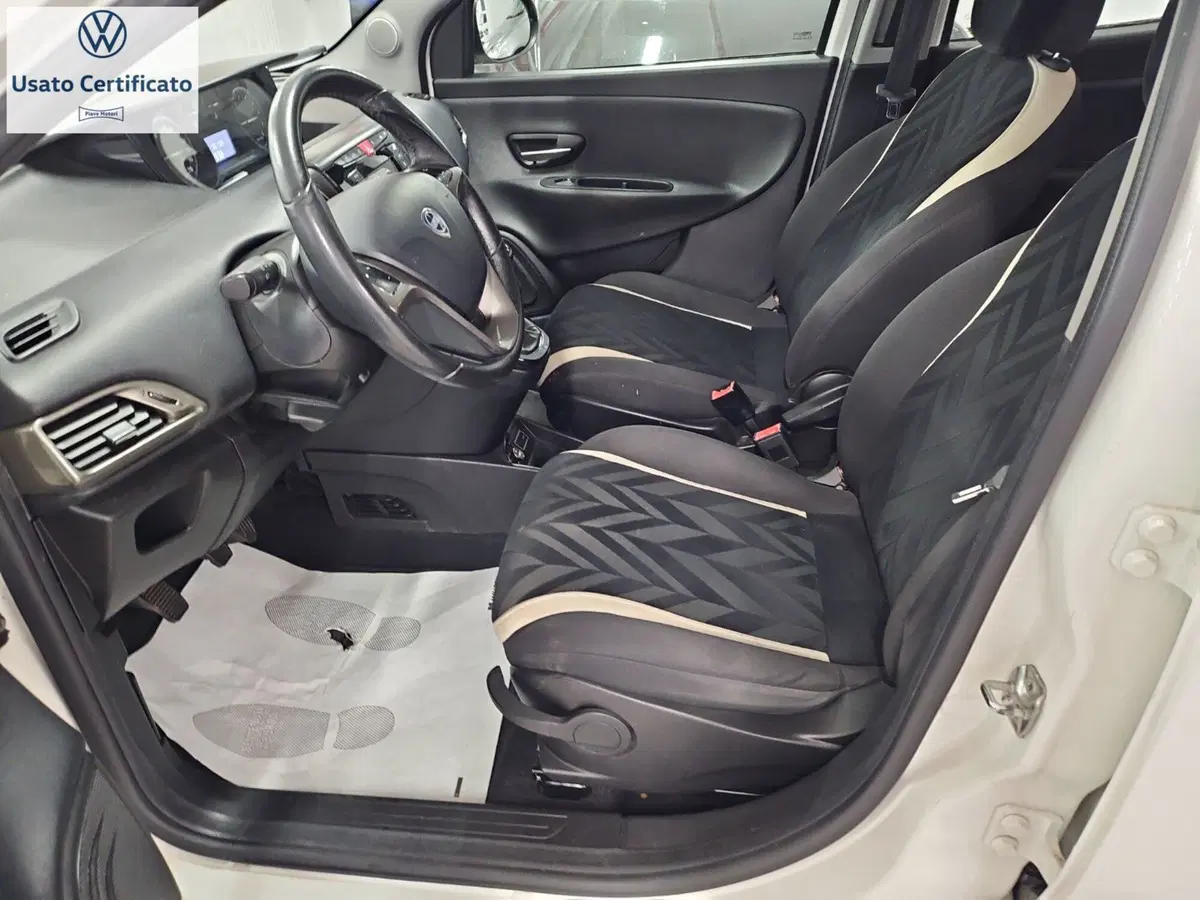 Lancia Ypsilon usata a Genova (9)