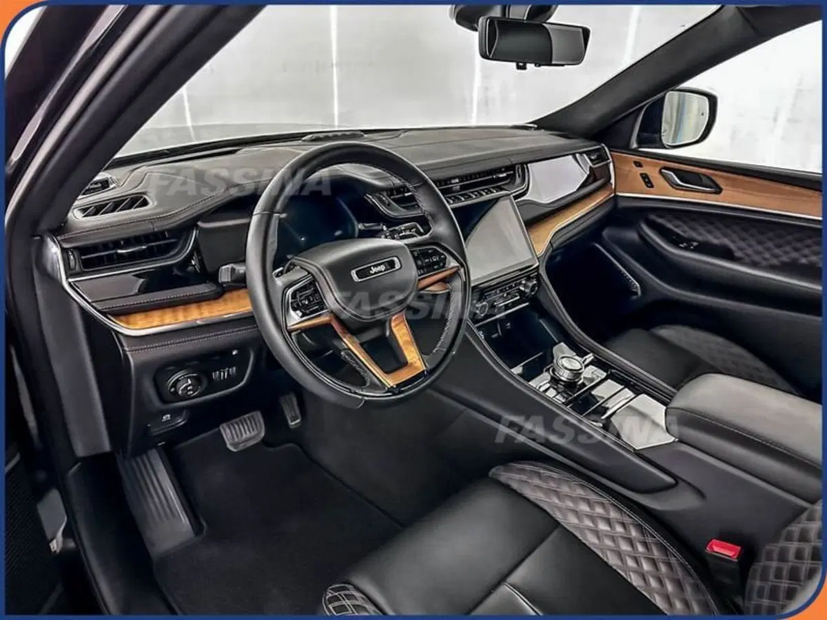 Jeep Grand Cherokee usata a Milano (9)