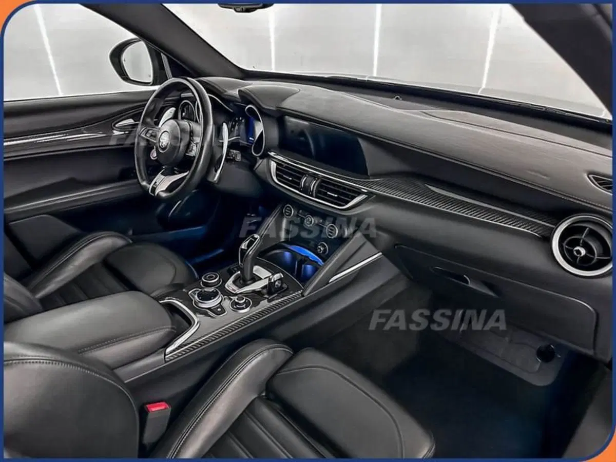 Alfa Romeo Stelvio usata a Milano (13)