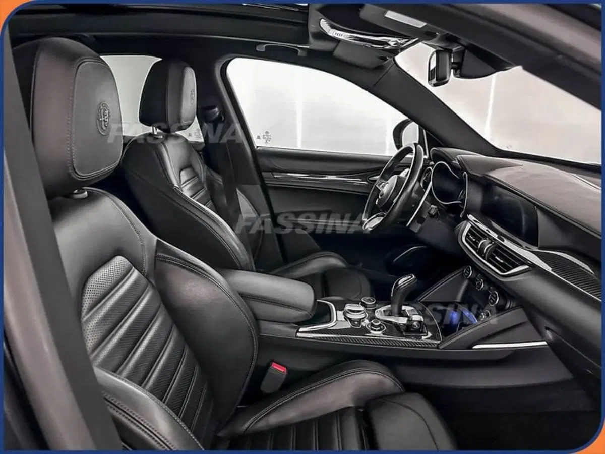 Alfa Romeo Stelvio usata a Milano (14)