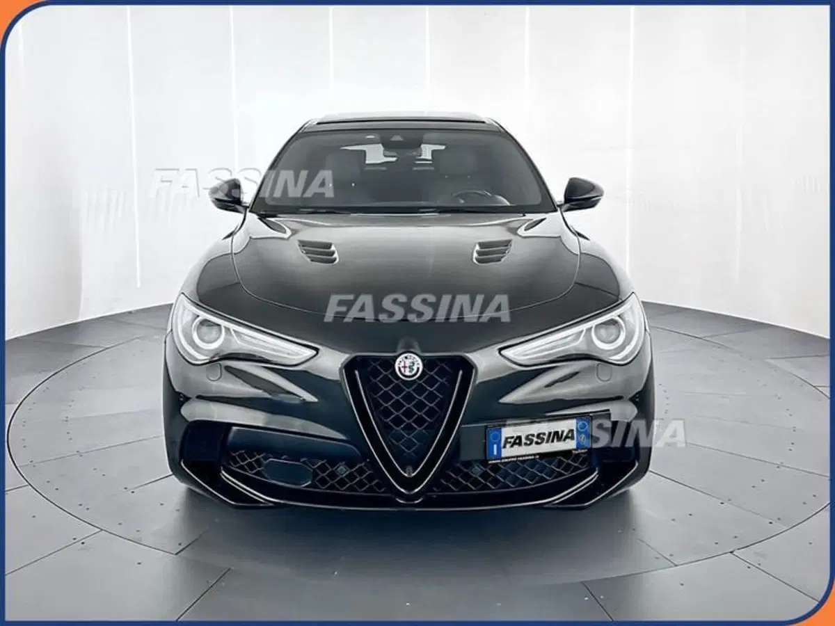 Alfa Romeo Stelvio usata a Milano (2)