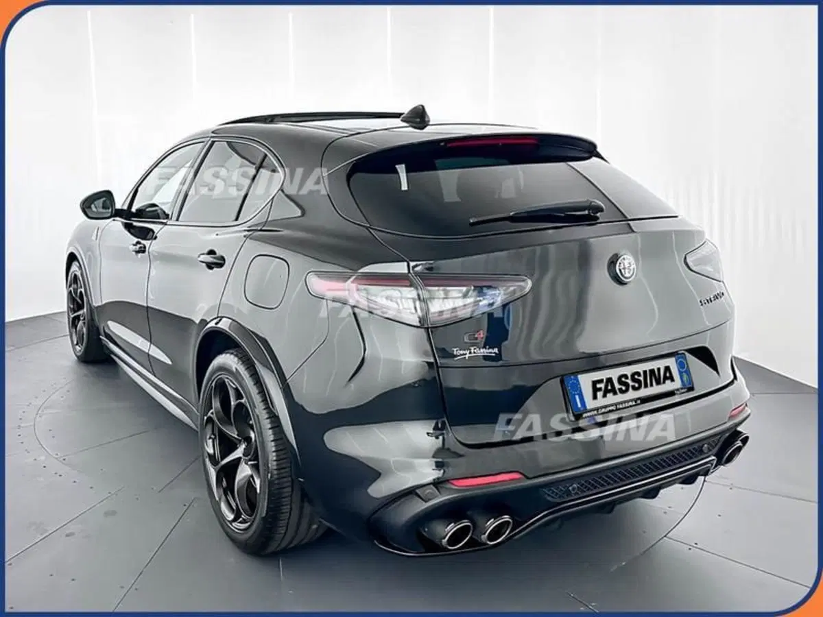 Alfa Romeo Stelvio usata a Milano (4)
