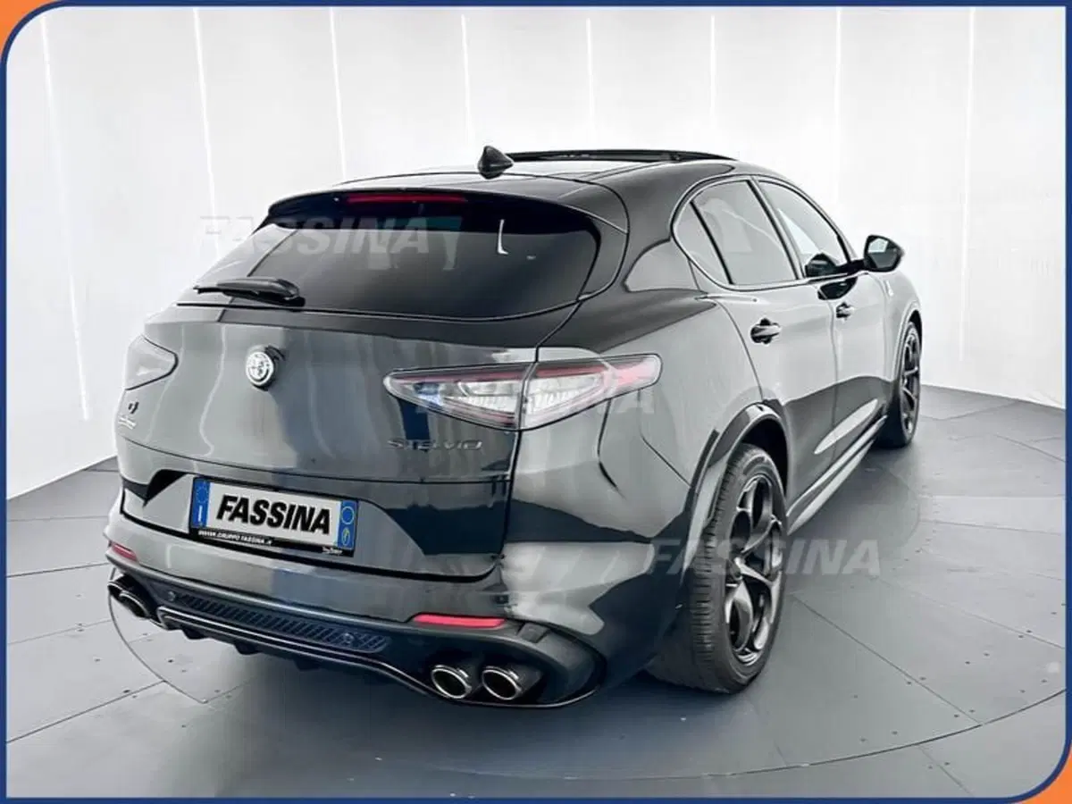 Alfa Romeo Stelvio usata a Milano (6)