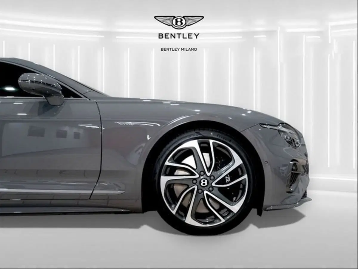 Bentley Continental GT nuova a Milano (8)