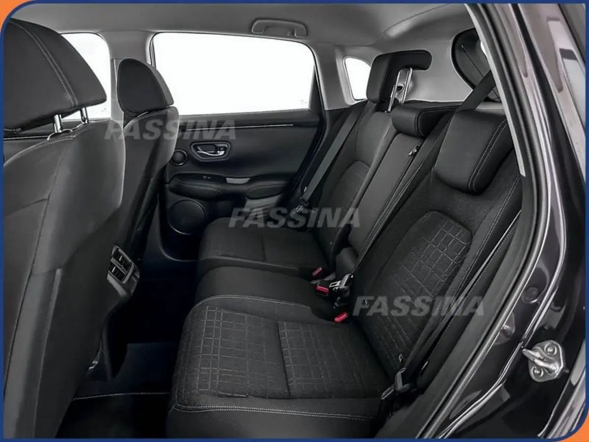 Honda ZR-V usata a Milano (10)