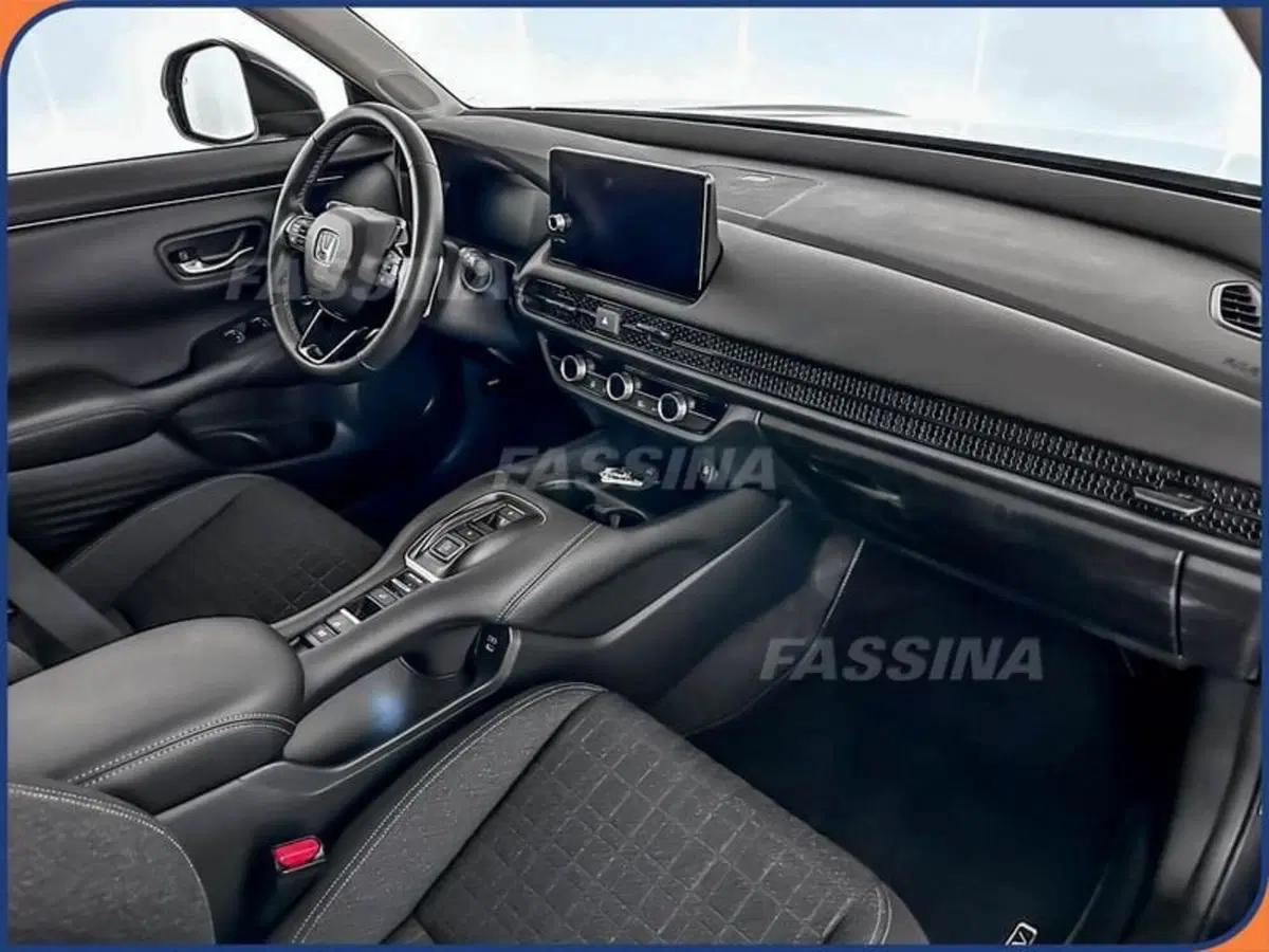 Honda ZR-V usata a Milano (13)