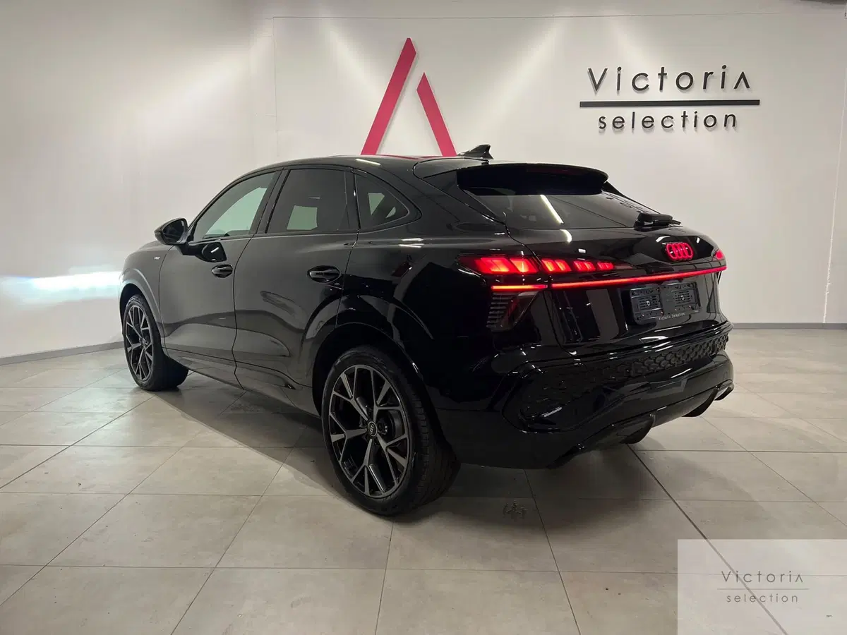 Audi Q3 Sportback nuova a Brescia (5)