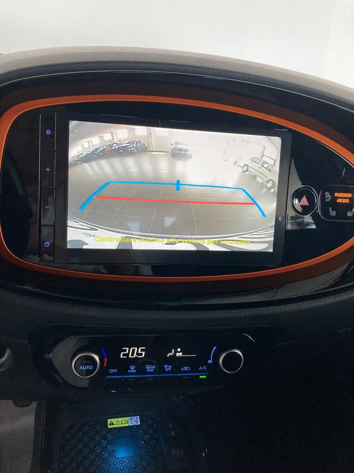 Toyota Aygo X usata a Barletta-Andria-Trani (11)
