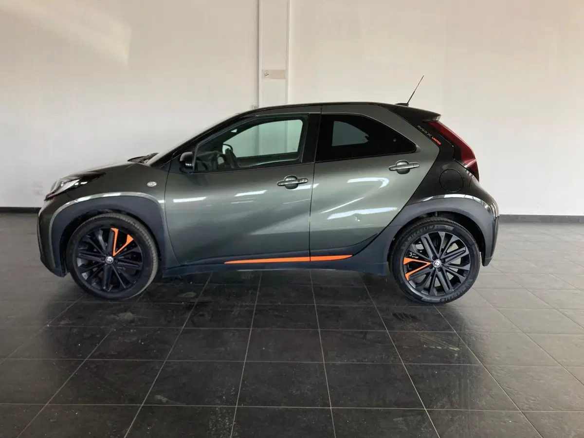 Toyota Aygo X usata a Barletta-Andria-Trani (7)
