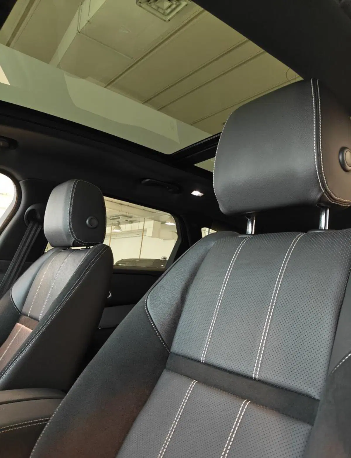 Land Rover Range Rover Velar usata a Venezia (11)