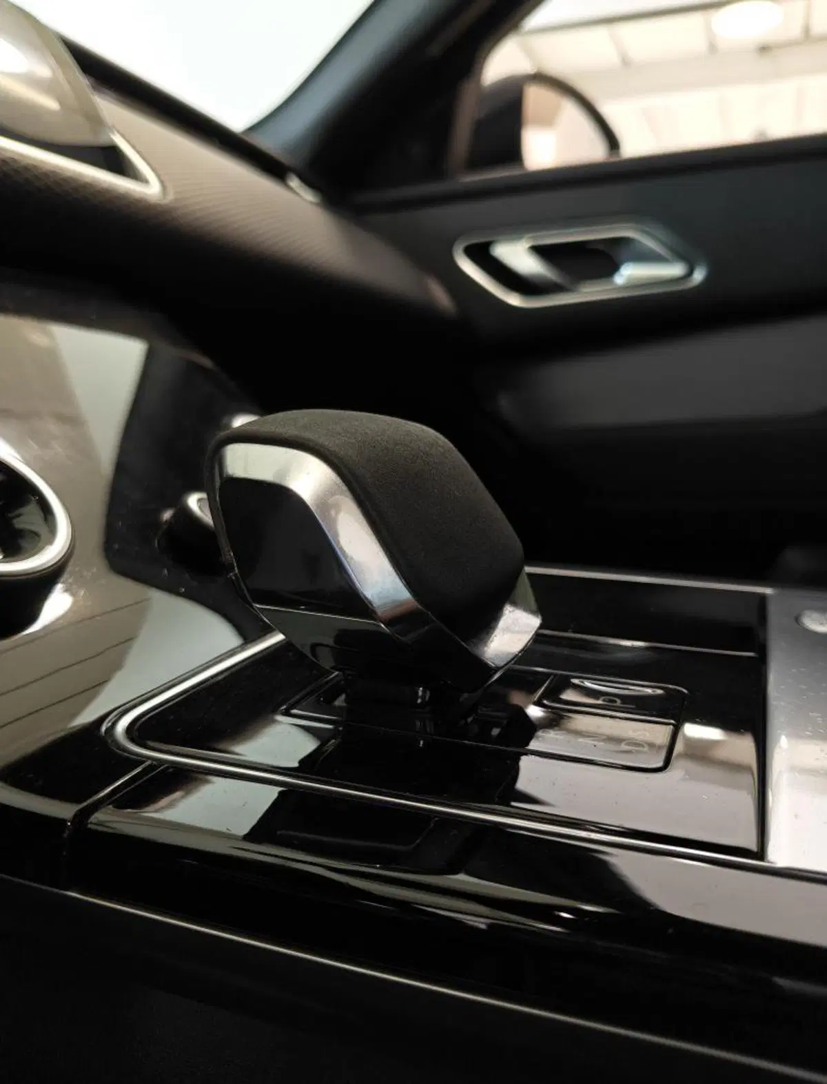 Land Rover Range Rover Velar usata a Venezia (18)
