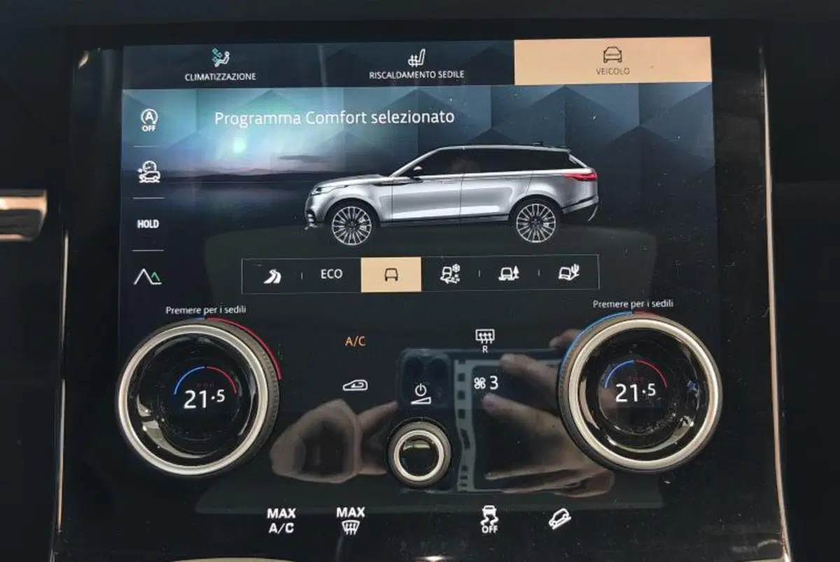 Land Rover Range Rover Velar usata a Venezia (19)