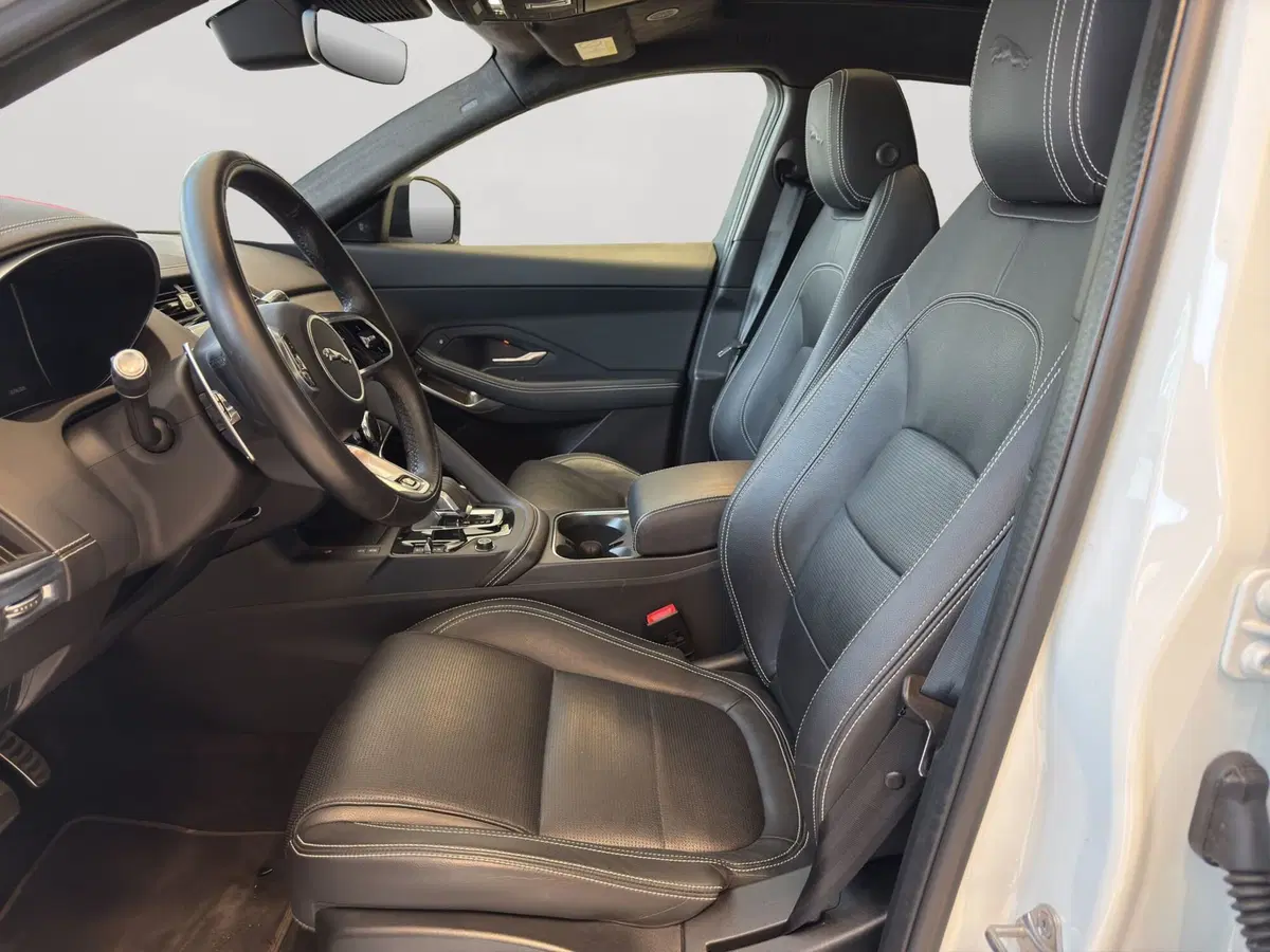Jaguar E-Pace usata a Latina (11)