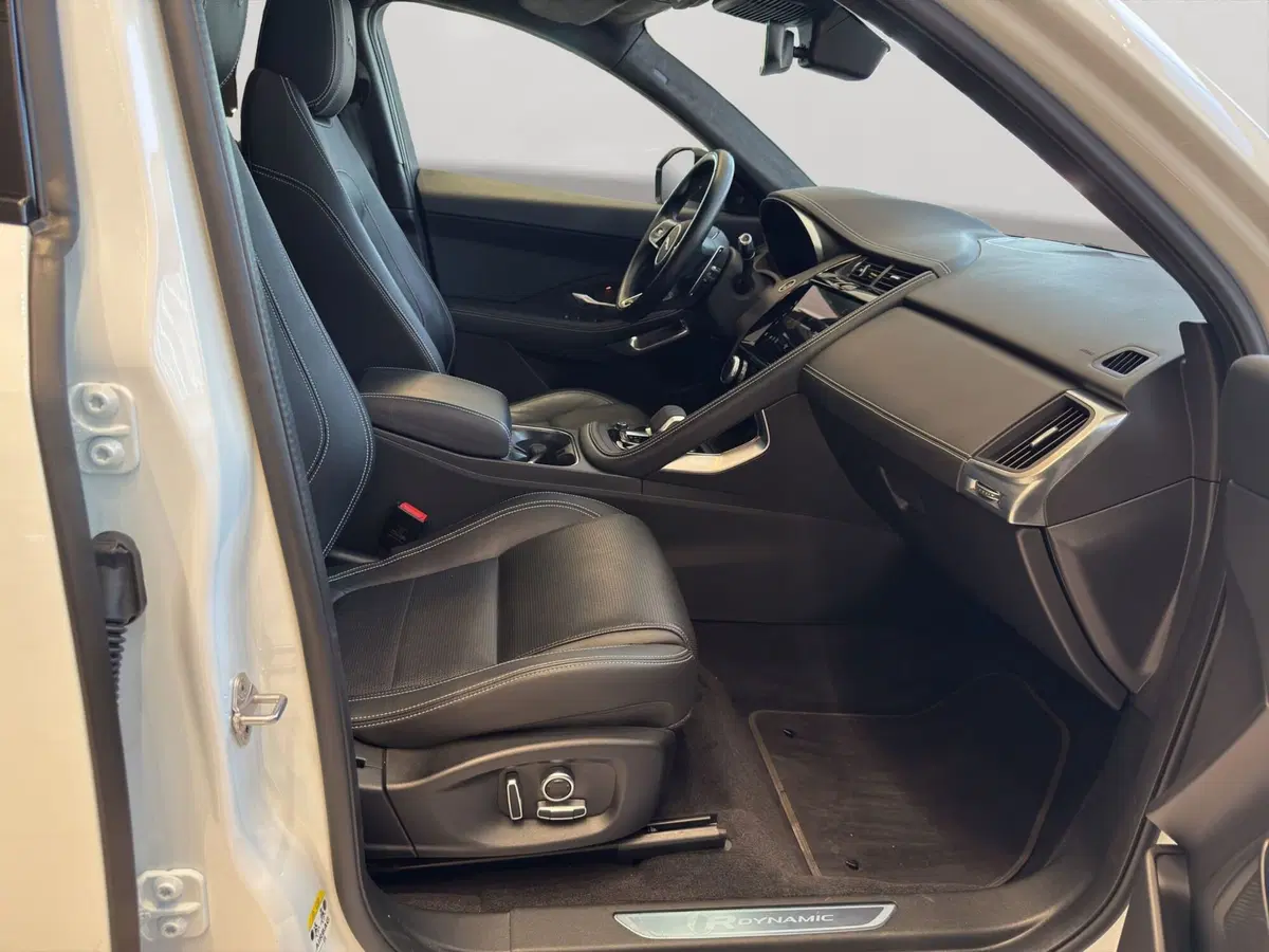 Jaguar E-Pace usata a Latina (3)