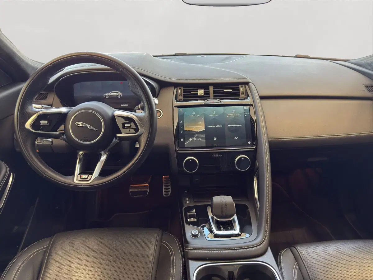 Jaguar E-Pace usata a Latina (5)