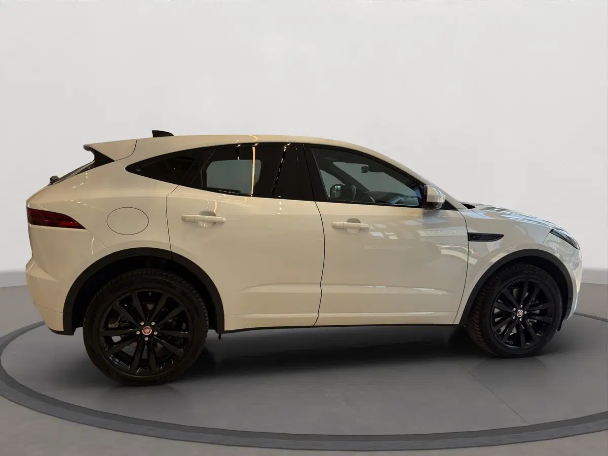 Jaguar E-Pace usata a Latina (6)