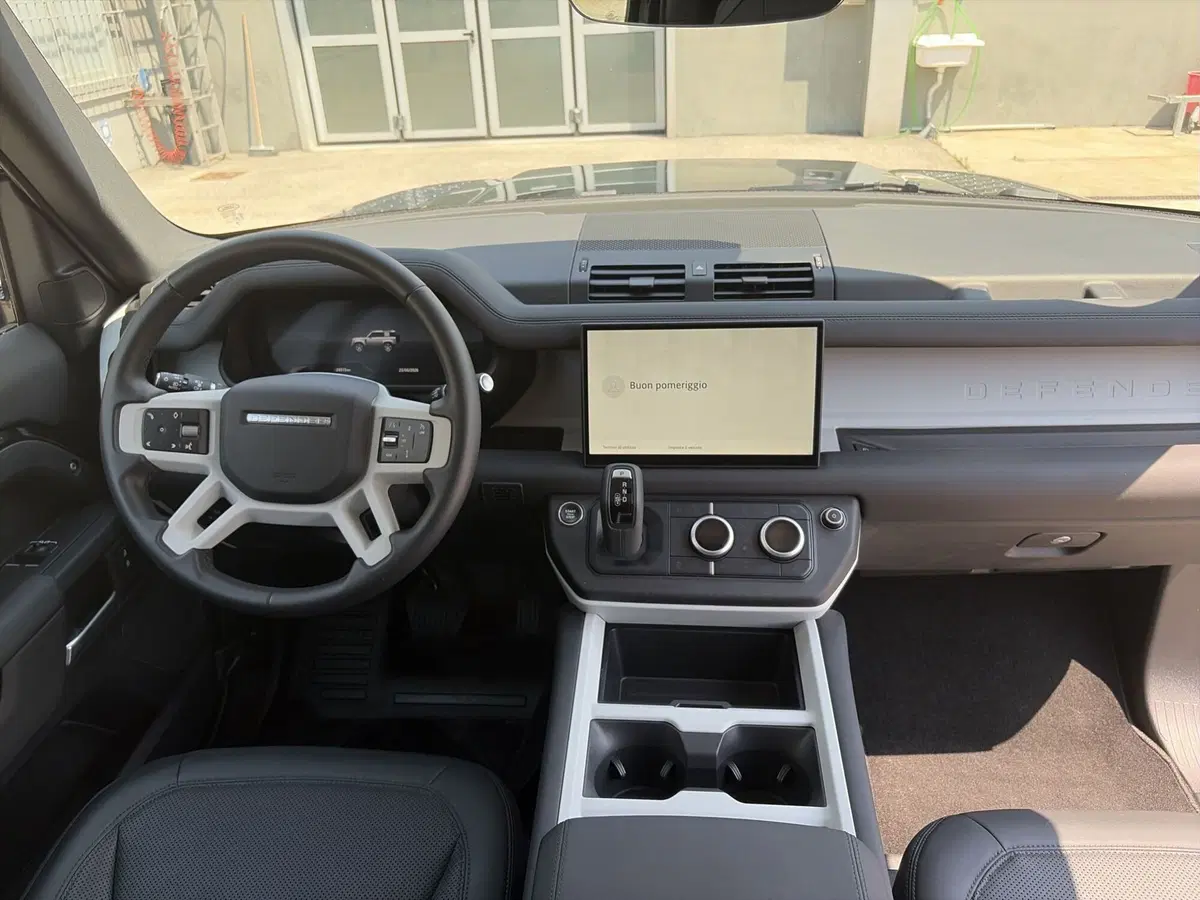 Land Rover Defender usata a Modena (9)