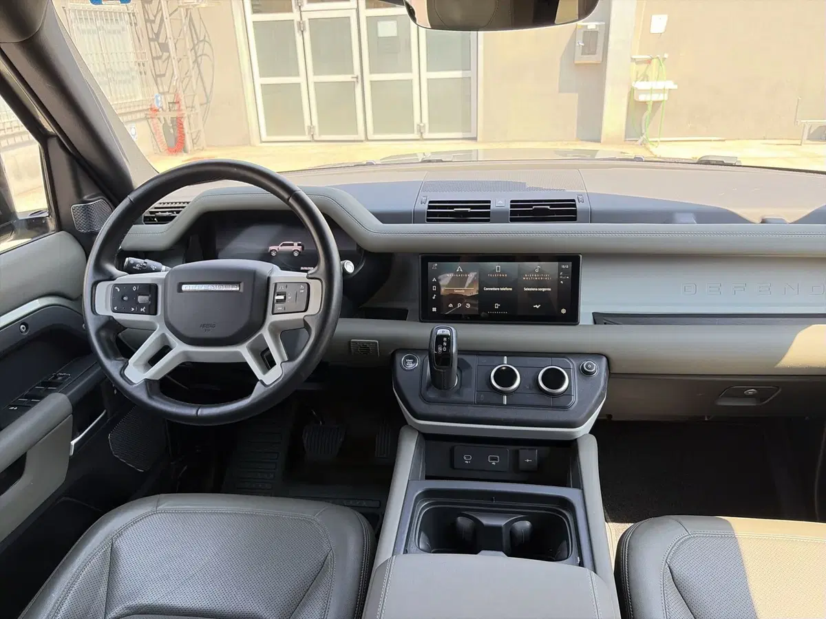 Land Rover Defender usata a Modena (9)