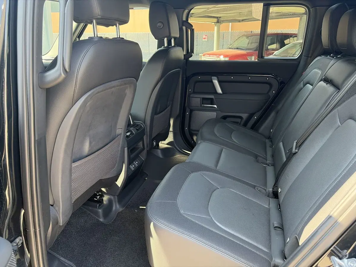 Land Rover Defender usata a Modena (11)