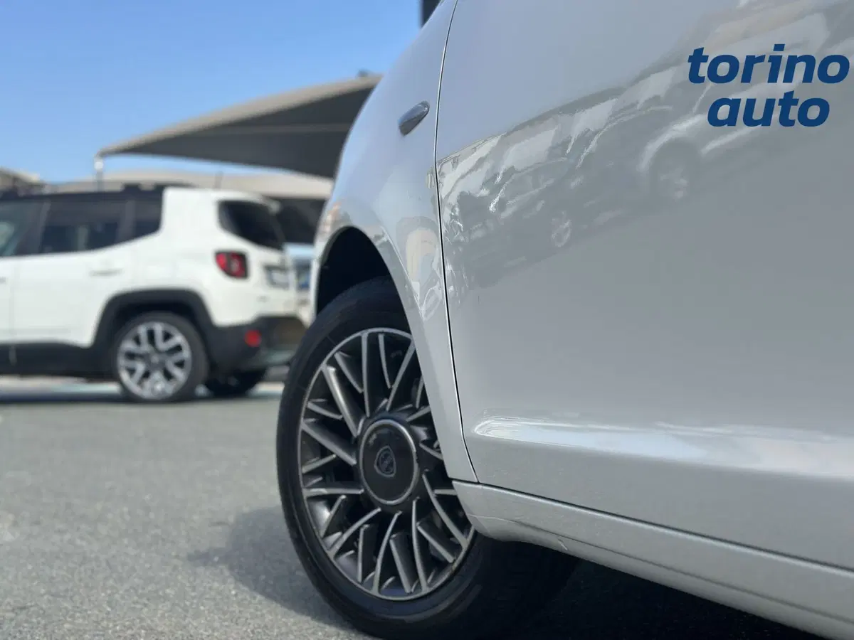 Lancia Ypsilon usata a Torino (10)